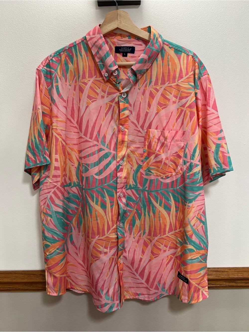Simply Southern Men’s Lightweight Tropical Palm Button Down size Large